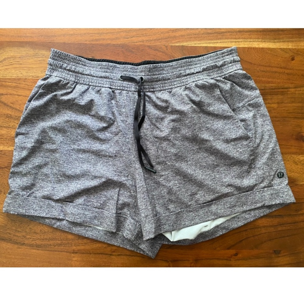 Lulu lemon spring breakaway shorts - Size 8